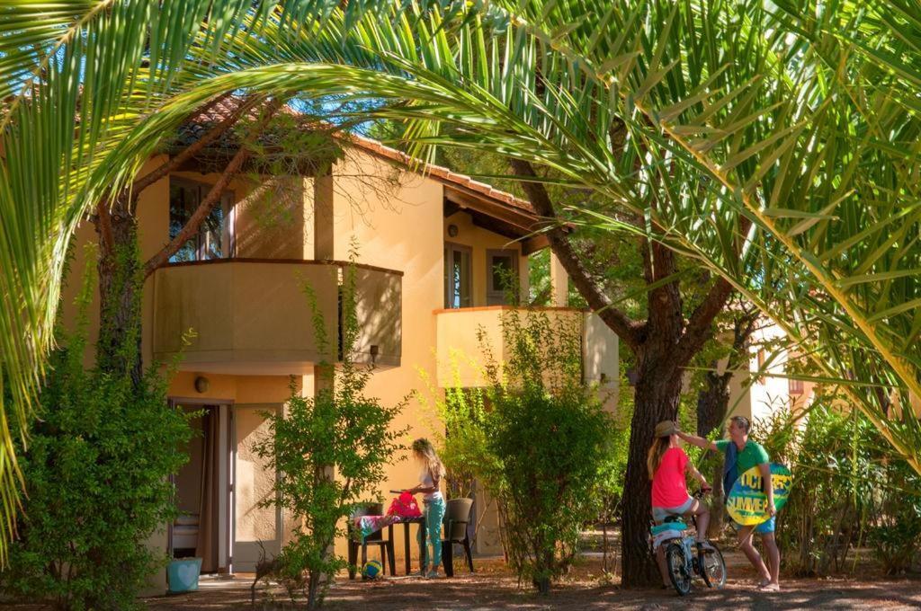 Marina Hotel Club Cogolin Exterior foto